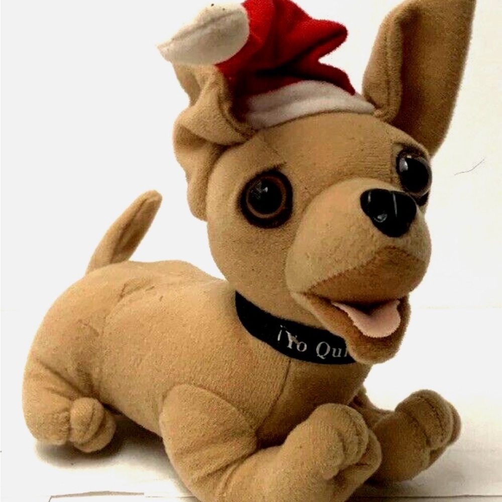 Tan Yo Quito Taco Bell dog with Santa Hat.  No sound